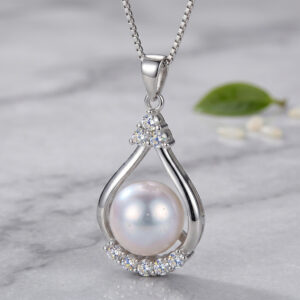 Modern Big Clover Drop Shape Silver Pearl Pendant with Chain